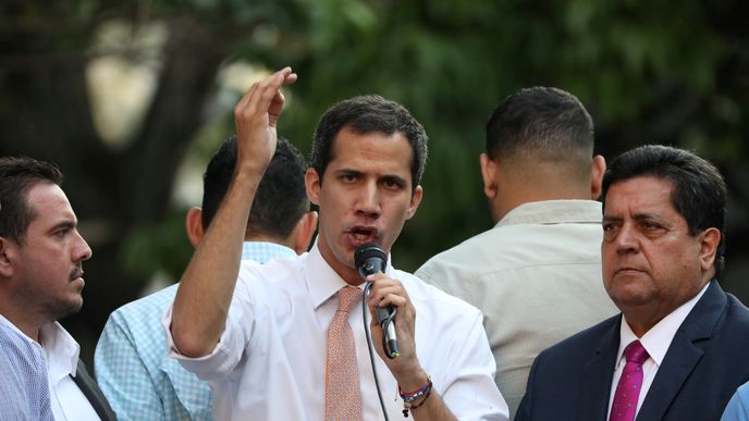 Opoziční lídr Guaidó byl zbaven imunity