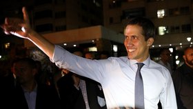 Opoziční lídr Guaidó byl zbaven imunity.