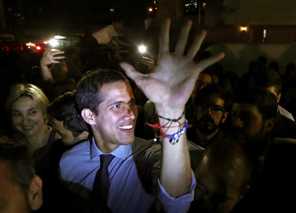 Opoziční lídr Guaidó byl zbaven imunity.
