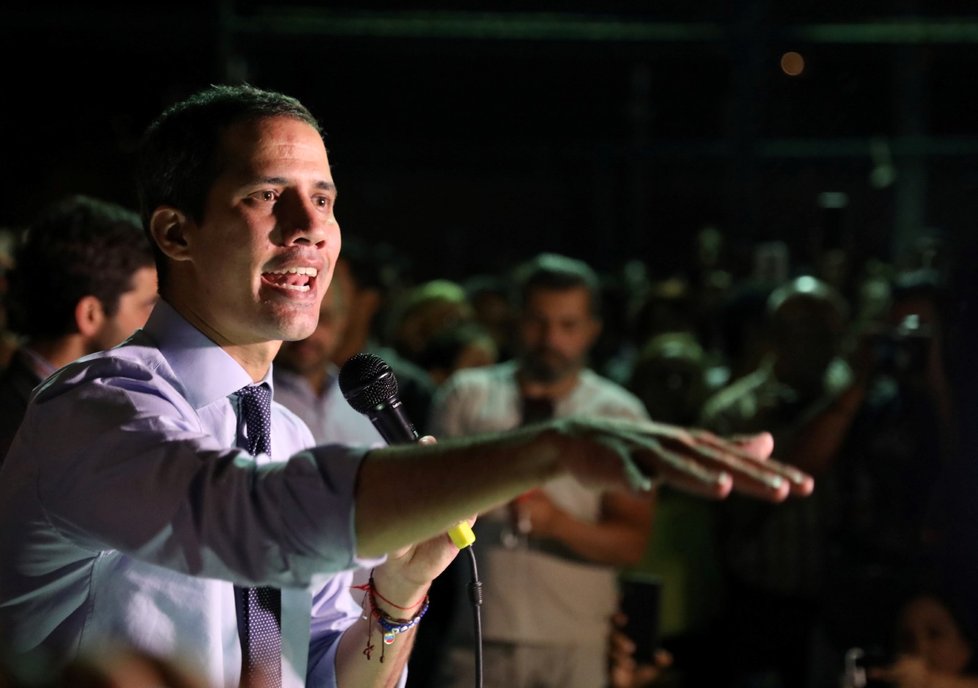 Opoziční lídr Guaidó byl zbaven imunity