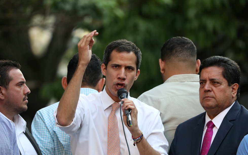 Opoziční lídr Guaidó byl zbaven imunity