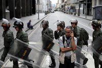 Do čela parlamentu usedne korupčník. Opozici ve Venezuele bránila v hlasování policie