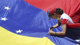 Venezuelský protest proti Madurovu režimu: Chybět nemohl ani lídr Guaidó (6.4.2019)