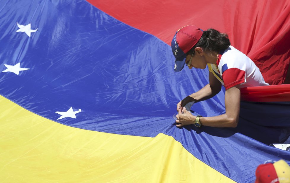 Veneuzuelský protest proti Madurovu režimu: Chybět nemohl ani lídr Guaidó (6.4.2019)