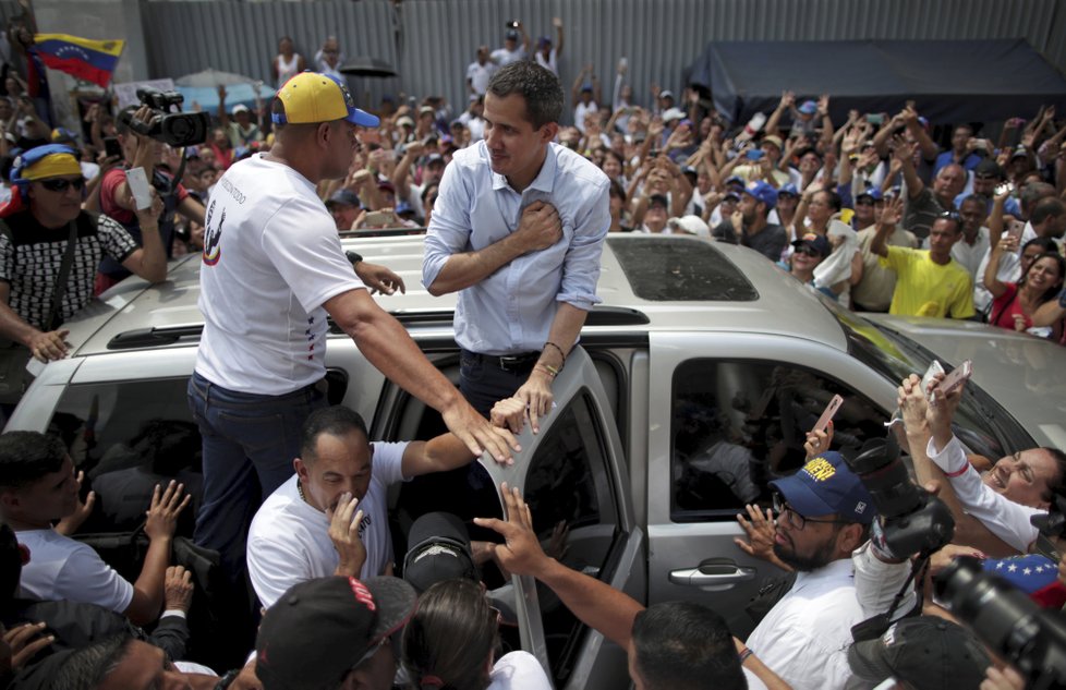 Veneuzuelský protest proti Madurovu režimu: Chybět nemohl ani lídr Guaidó. (6. 4. 2019)