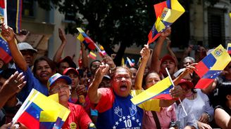 Západ sleduje jen Venezuelu a ignoruje nedemokratické postupy v Brazílii, říká spisovatelka