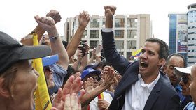 Venezuela demonstruje proti Madurovi. Prezidentem byl uznán lídr opozice