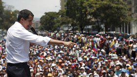 Ve Venezuele pokračují protesty proti vládě prezidenta Madura, protestů se účastní i prozatímní prezident a vůdce opozice Guiadó. (2.05.2019).