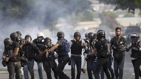 Ve Venezuele pokračují protesty proti vládě prezidenta Madura. (2.05.2019)