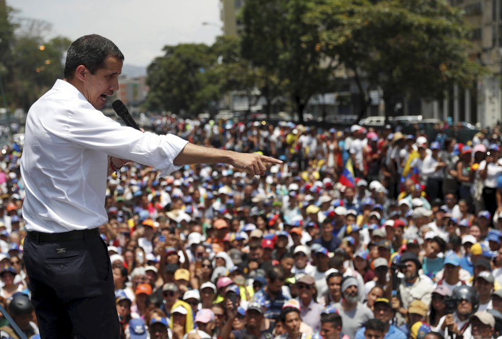 Ve Venezuele pokračují protesty proti vládě prezidenta Madura, protestů se účastní i prozatímní prezident a vůdce opozice Guiadó, (2.05.2019).