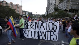 Venezuelský soud odvolal svůj verdikt odnímající moc parlamentu.