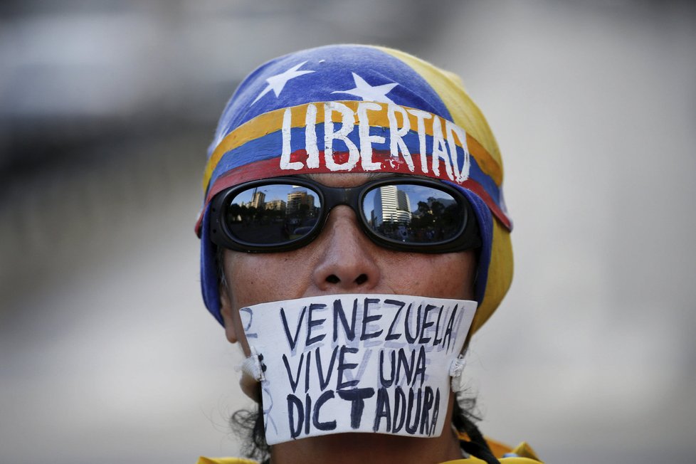 Venezuelský soud odvolal svůj verdikt odnímající moc parlamentu.