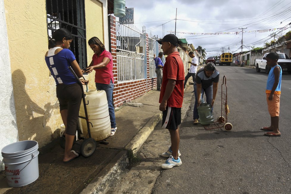 Kvůli rozsáhlému výpadku proudu byly ve Venezuele přerušeny dodávky vody.