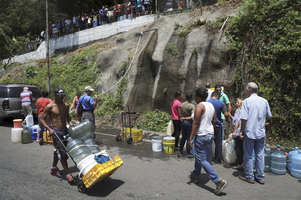 Kvůli rozsáhlému výpadku proudu byly ve Venezuele přerušeny dodávky vody.