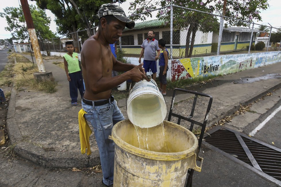 Kvůli rozsáhlému výpadku proudu byly ve Venezuele přerušeny dodávky vody.