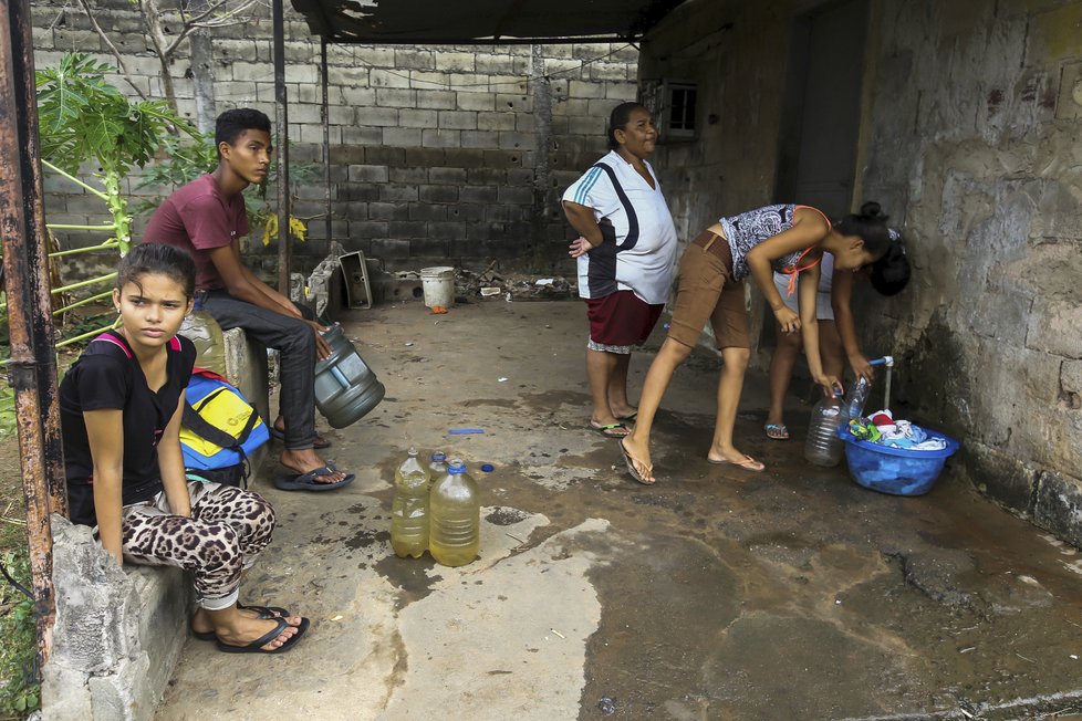 Kvůli rozsáhlému výpadku proudu byly ve Venezuele přerušeny dodávky vody.