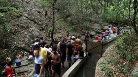 Venezuelská vláda zkrátila do odvolání pracovní dobu ve státních i soukromých podnicích kvůli rozsáhlým výpadkům elektřiny, které v posledních týdnech opakovaně postihly téměř celou zemi.