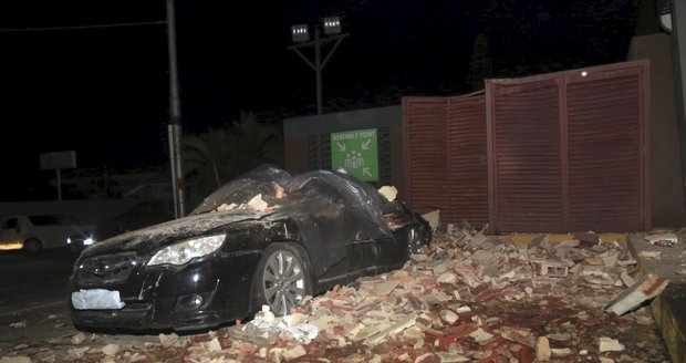 „Země se hýbala jako na lodi.“ Zemětřesení vyhnalo turisty na ulici ve Venezuele