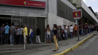 Došly peníze. Ve Venezuele vládne po stažení nejvyšší bankovky chaos, nová platidla nejsou