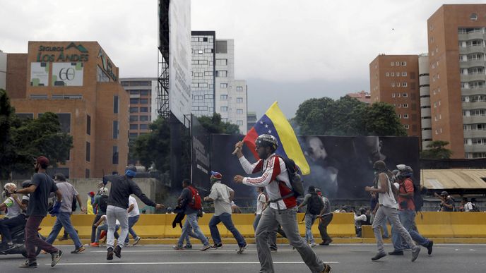 Protesty a rabování ve Venezuele