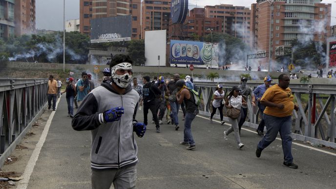 Protesty a rabování ve Venezuele