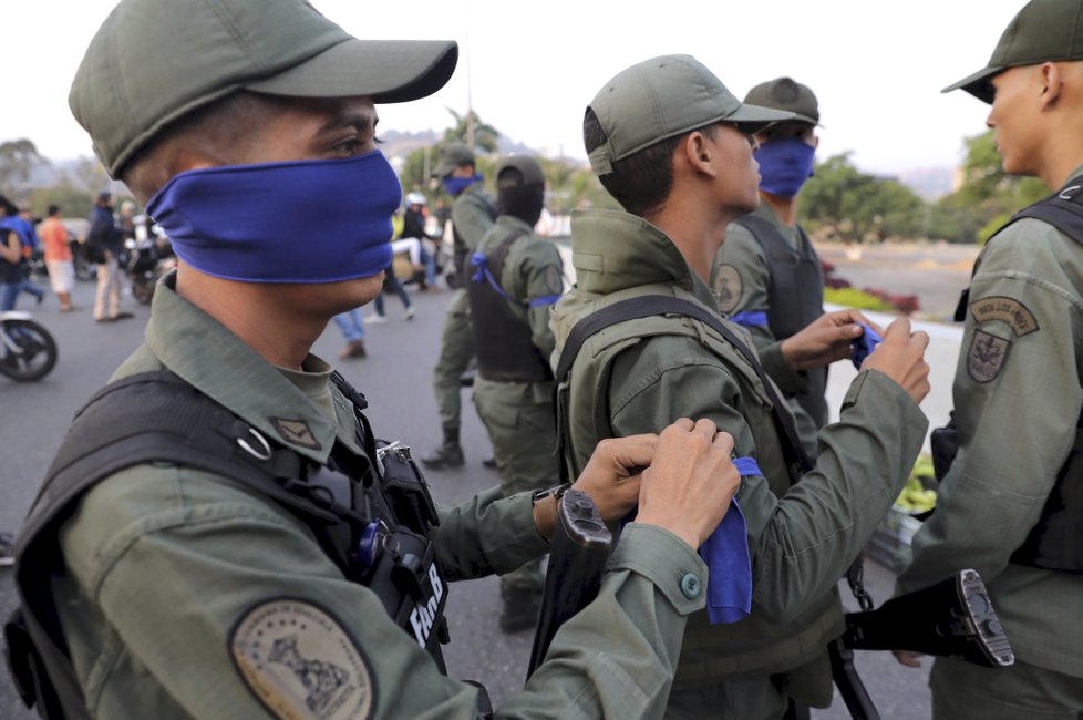 Nepokoje ve Venezuele: Střet mezi příznivci vlády prezidenta Nicoláse Madura a podporovateli opozice (30. 4. 2019)