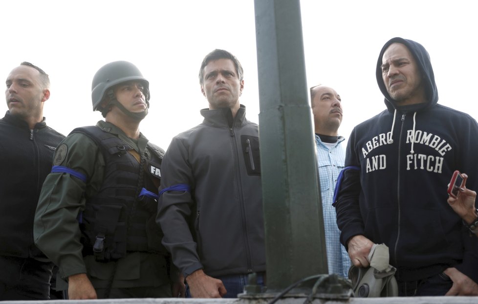 Nepokoje ve Venezuele: Střet mezi příznivci vlády prezidenta Nicoláse Madura a podporovateli opozice (30. 4. 2019)