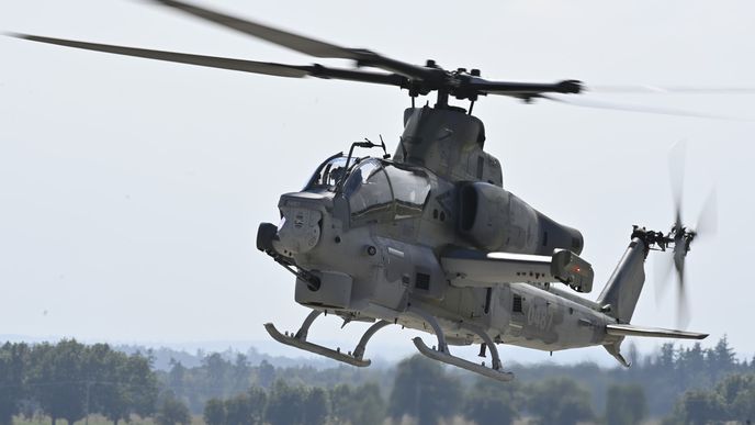 Nový vrtulník AH-1Z Viper v akci