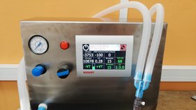Ventilátor díky použitému přetlaku dopravuje do plic (nádech) přesně definované objemy plynu a následně umožňuje výdech pacienta s odvodem plynu do okolí.
