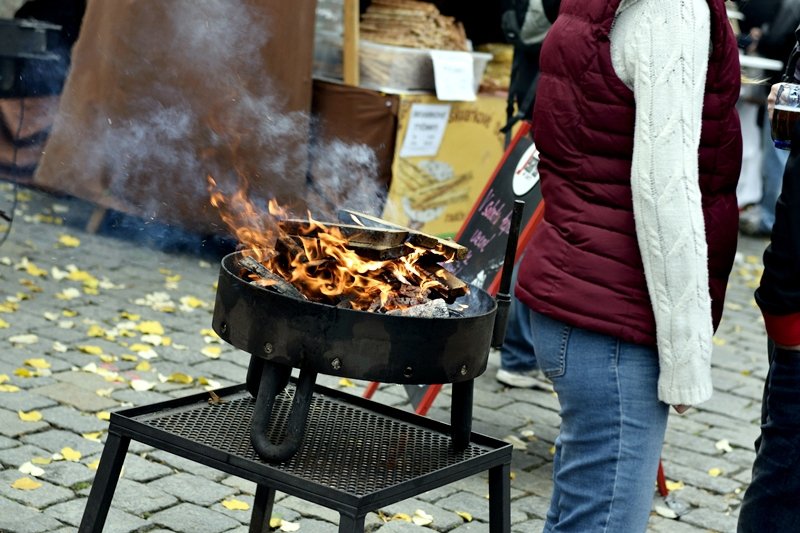 Vepřové hody přilákaly v roce 2017 na náplavku tisíce Pražanů.