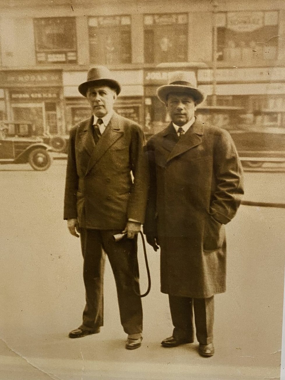Adolf Loos (vlevo) a Jan Brummel v roce 1927.
