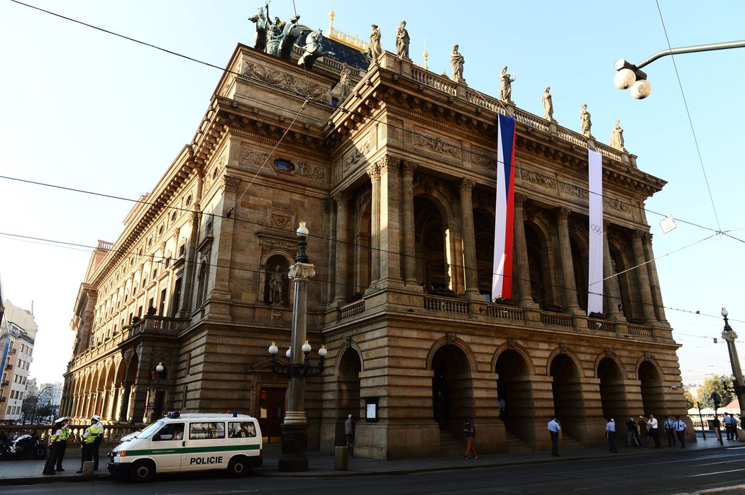 Poslední rozloučení s Věrou Čáslavskou v Národním divadle v Praze.