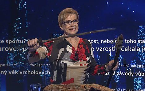 Věra Čáslavská vytahovala meč jen výjimečně. V únoru ho přinesla ukázat do televize.