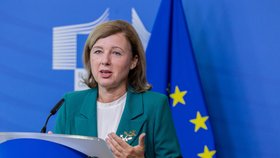 Věra Jourová má v Evropské komisi na starosti hodnoty, právní stát, ale i digitální záležitosti.