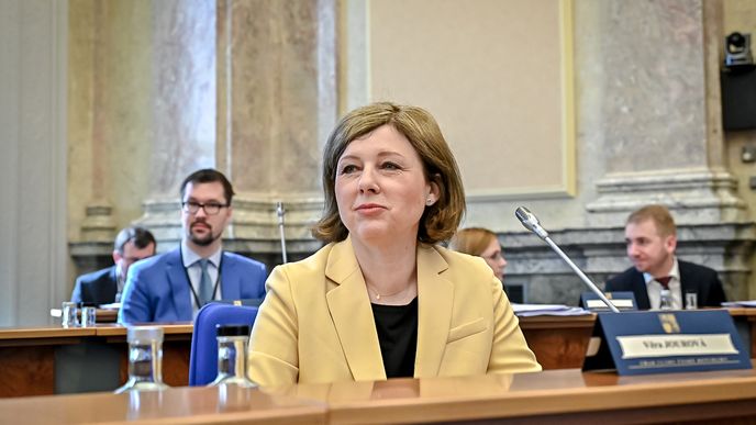 Eurokomisařka Věra Jourová na jednání vlády. (13. 4. 2022)