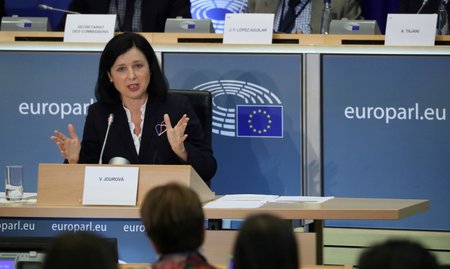 Jourová europoslancům řekla, že hodlá rázně hájit právní stát (7. 10. 2019)
