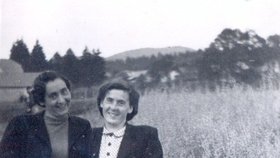 Marie Kalivodová (vpravo) pravděpodobně s Melanií Kohnovou.