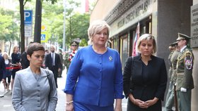 Věra Kovářová (STAN), místopředsedkyně Sněmovny, v modrém outfitu.