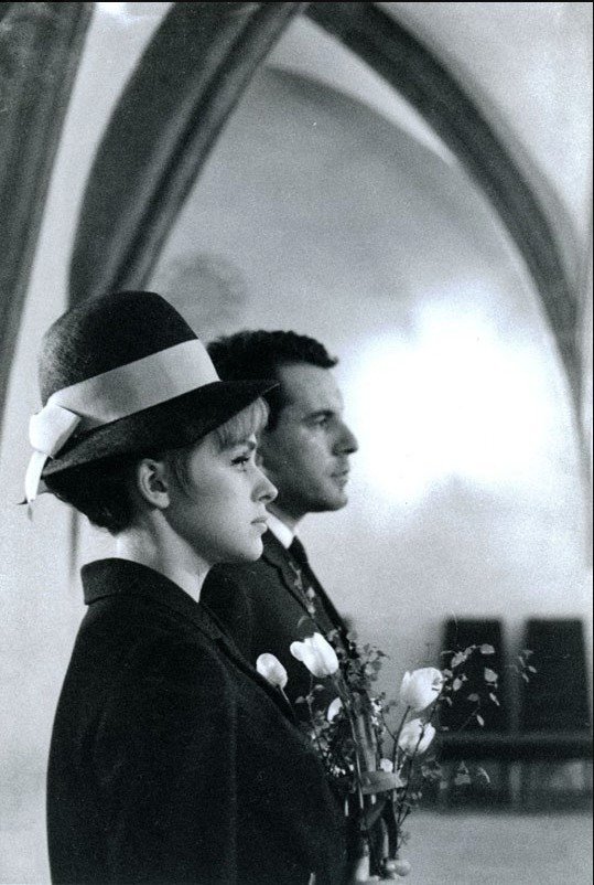1964: Svatba s věrou Křesadlovou. Nevěstě bylo dvacet a ženichovi dvaatřicet.