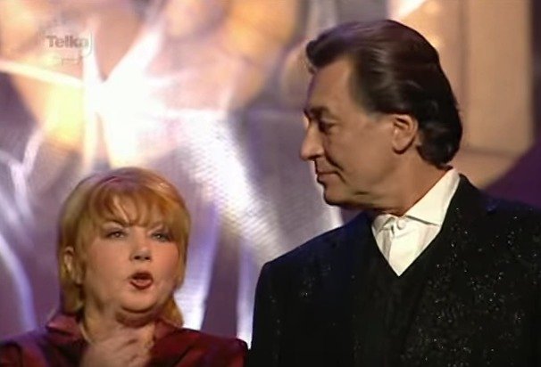 Na silvestrovském vystoupení na Nově z roku 2000 se sešli i Karel Gott a Věra Špinarová.