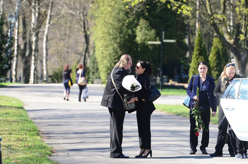 Lešek Semelka a Heidi Janků na pohřbu Věry Špinarové