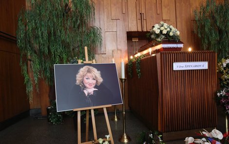 Poslední rozloučení se zpěvačkou Věrou Špinarovou.