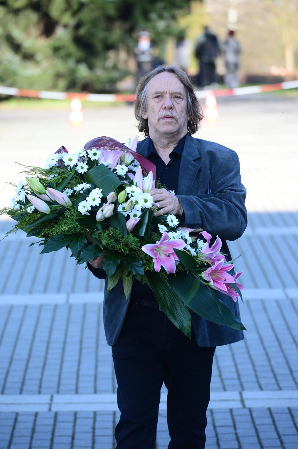 Jarek Nohavica na pohřbu Věry Špinarové