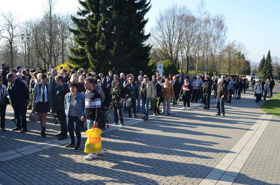 Smuteční rozloučení se zpěvačkou Věrou Špinarovou