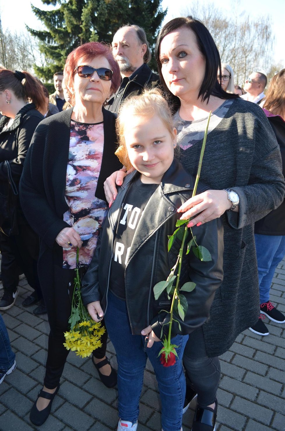 Rozloučit se s oblíbenou zpěvačkou přišla i Terezka Dokulilová (9) v doprovodu maminky Jany a babičky Jiřiny.