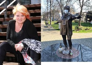 Tři roky od smrti Věry Špinarové nějaký vtipálek nasadil její soše roušku.