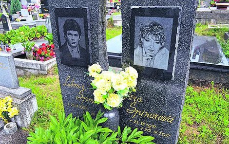 Zpěvačka je pochována vedle svého bratra Lubomíra.