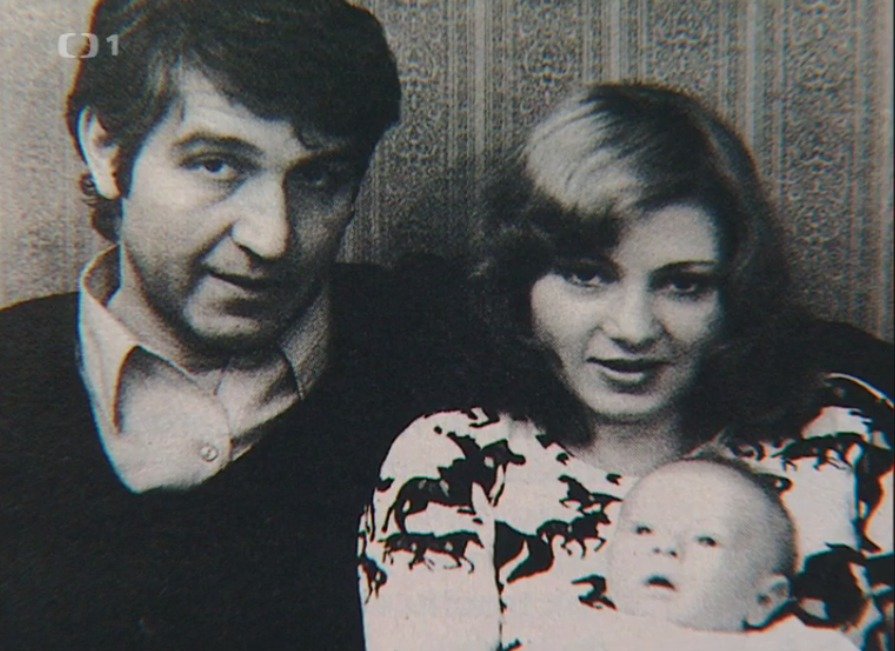 Za Ivo Pavlíka se vdala v roce 1971. Manželství vydrželo 10 let a vzešel z něj syn Adam.