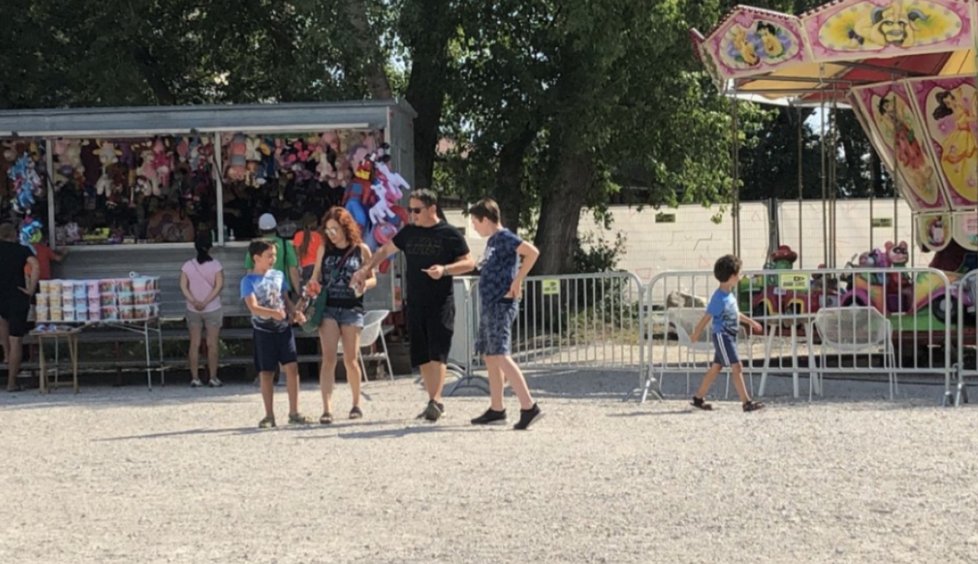 Vera Wisterová si se synky zašla na střelnici