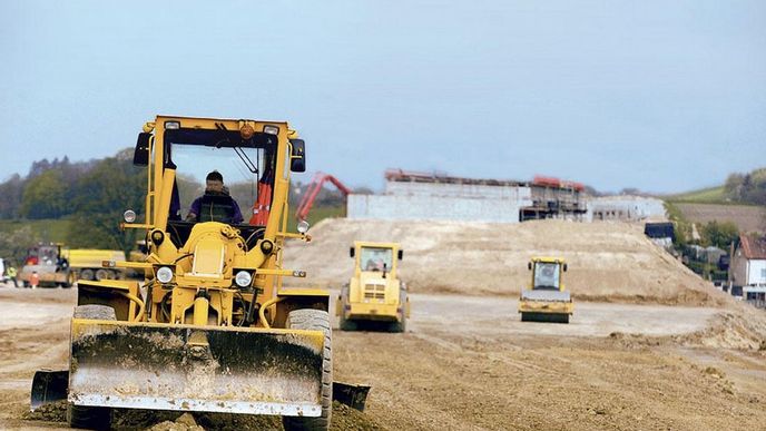 Veřejných zakázek v roce 2013 o desetinu ubylo